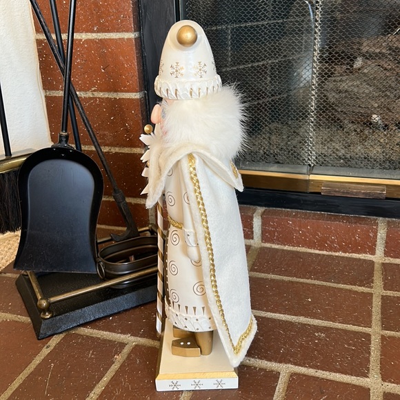 Rare! Vintage 1996 Old World Nutcracker Village  16" White & Gold Winter Santa - Picture 8 of 11